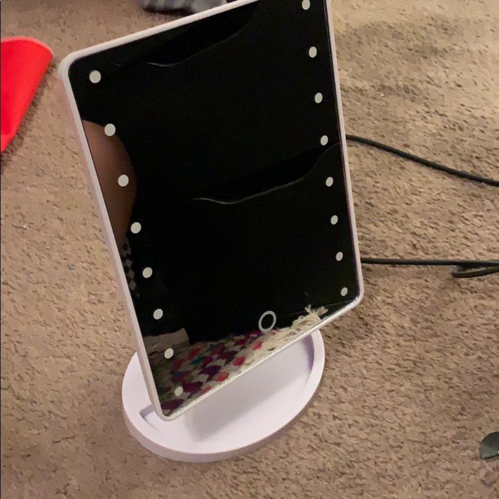 Vanity light mirror